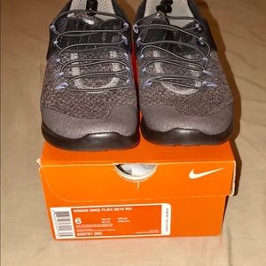 Women's Nike Flex RN 2016 size 6